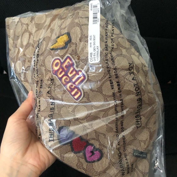 Coach Disney X Coach Signature Jacquard Bucket Hat With Evil Queen - Picture 2 of 6